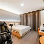 Hotel The May