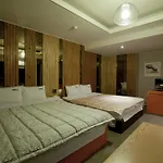 Max Motel