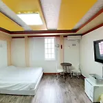 Kimchee Busan Guesthouse - Hostel
