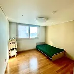 Cozy Apt With Home-Cooked Korean Meals