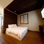Seven Hotel