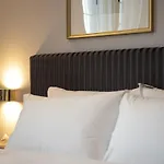 Brown-Dot Hotel Gupo
