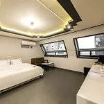 Haute Hotel