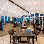 Nampo Hound Hotel Premier