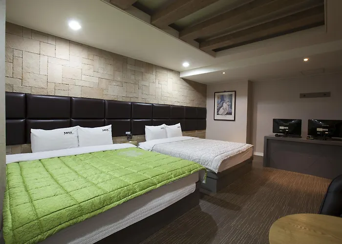 Max Motel