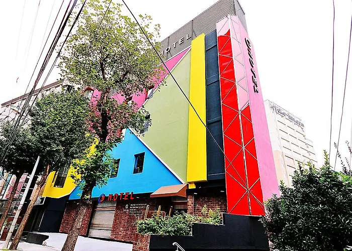 G Hotel