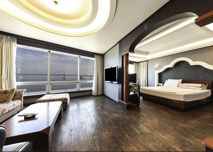 Bridge Hotel