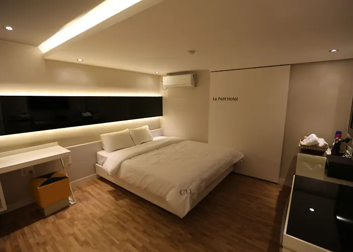 Cu Hotel