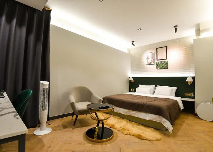 Den Basta Hotel Bifc