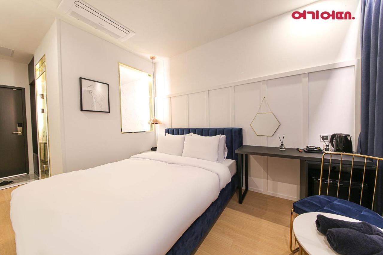 Hotel De Homme 2*