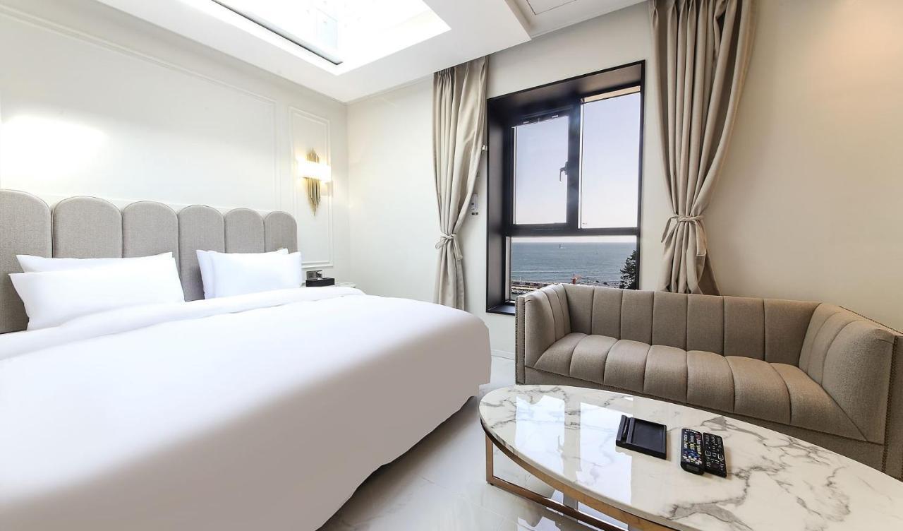 H Moment Songjeong Hotel