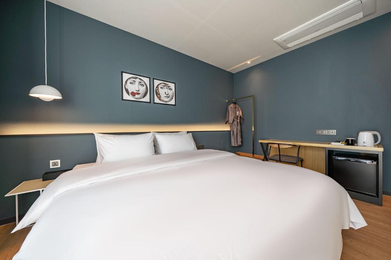 Hotel Brown Dot Signature 3*