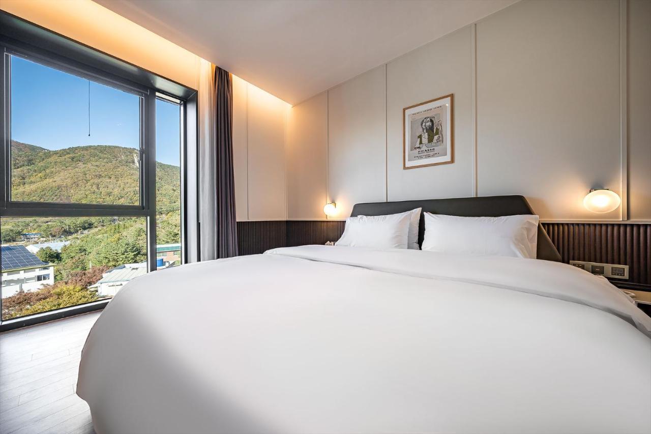 Hotel Brown Dot Signature 3*