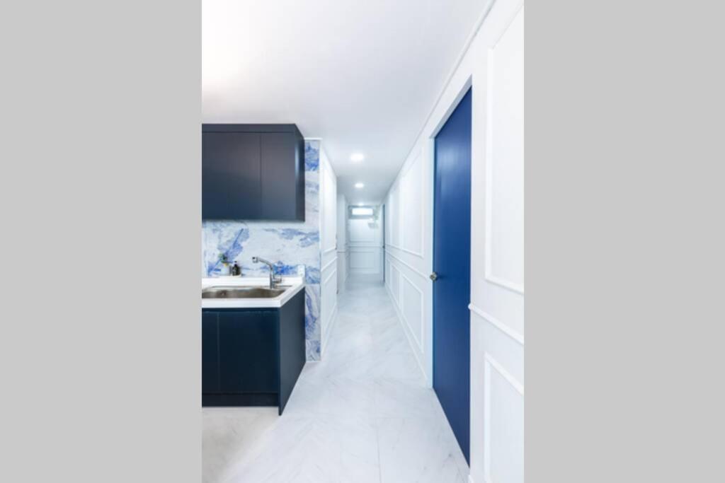 J Pent House Apartment