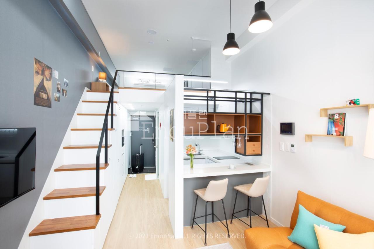 Studio 202 Hotel 2*