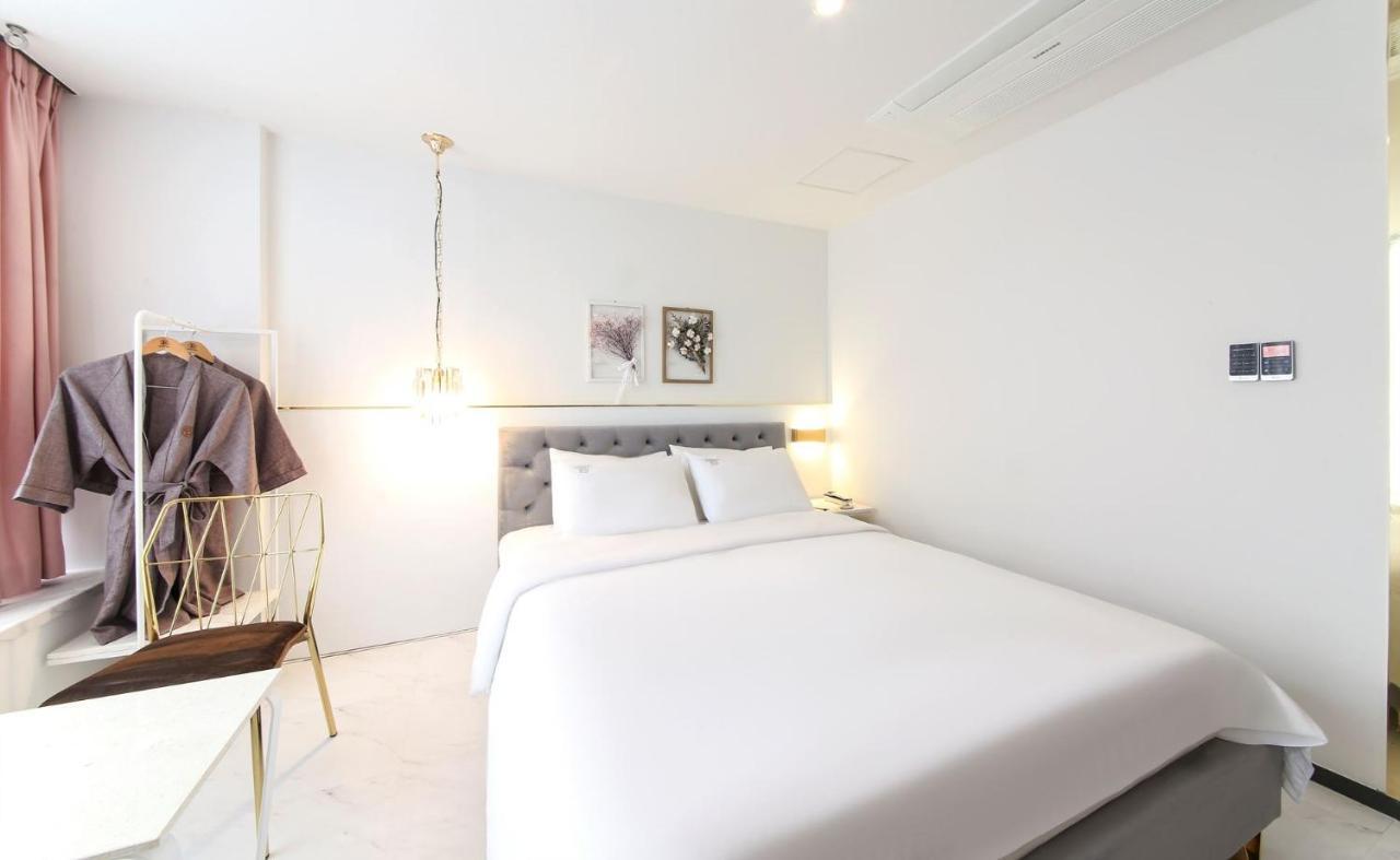 Brown-dot Songdo Hotel