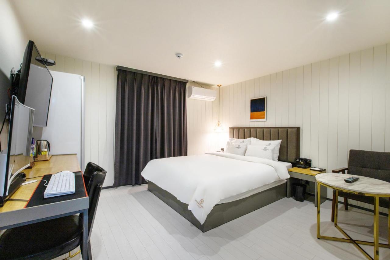 Brown-dot Minam Busan
