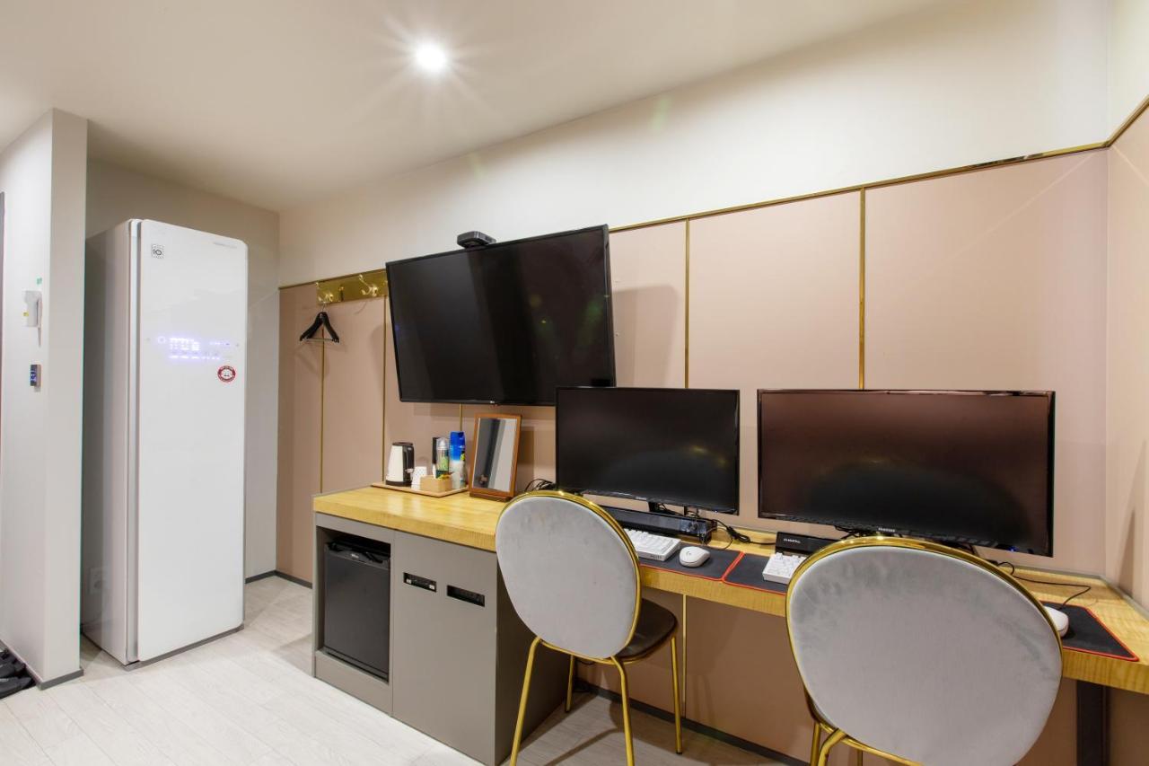 Brown-dot Minam Hotel