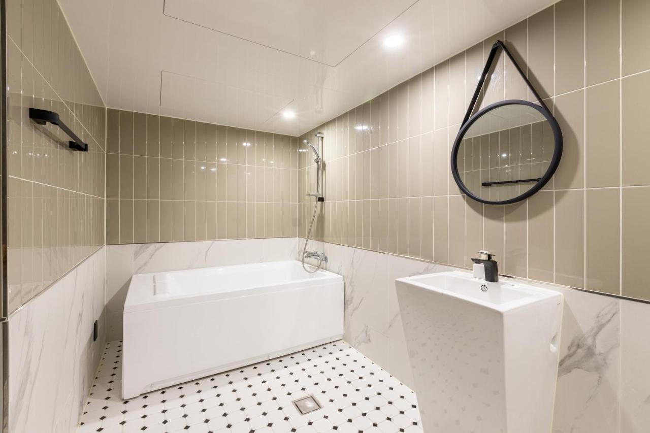 Hotel Brown-dot Minam