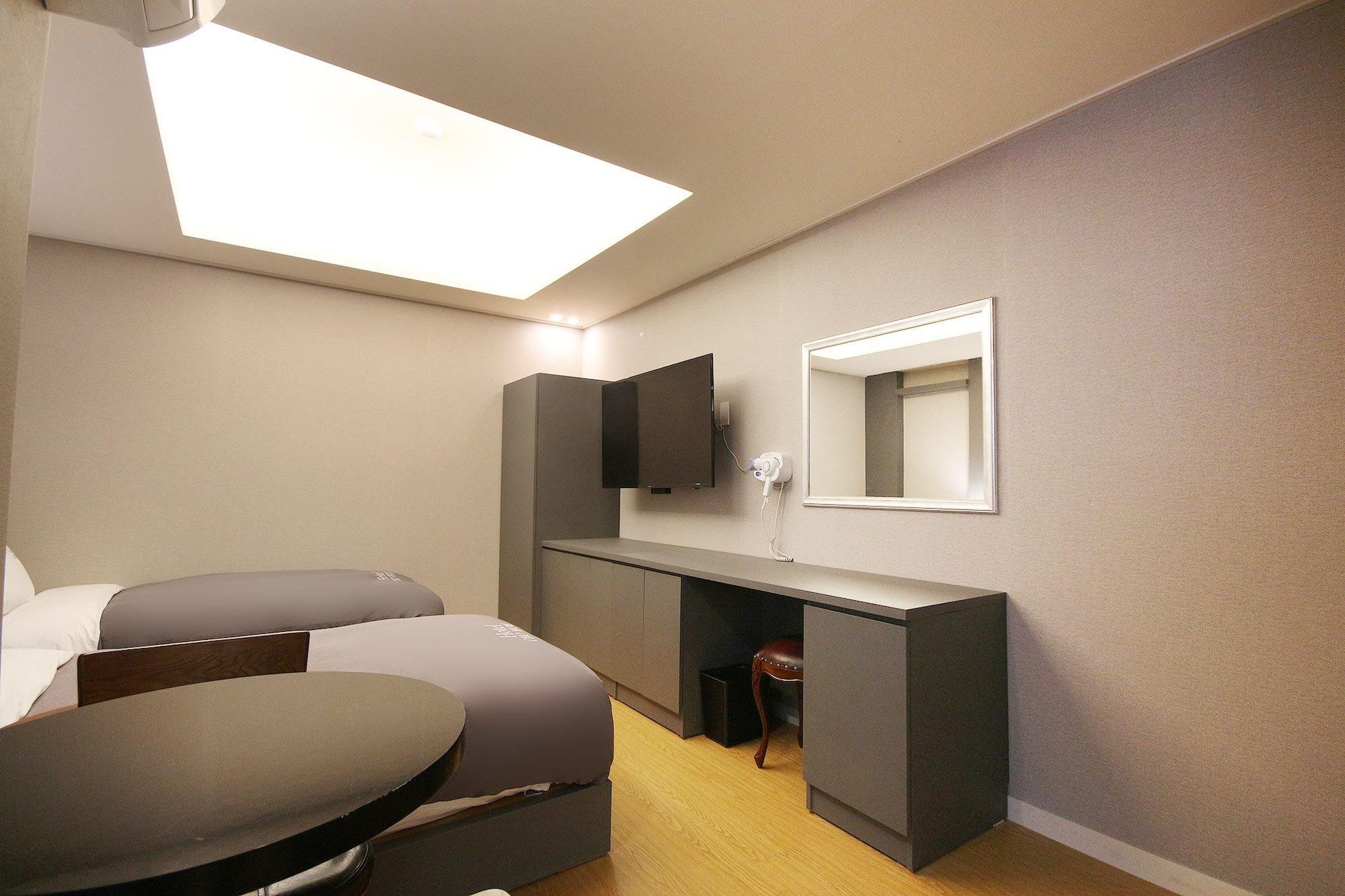 Chowon Hotel 2*