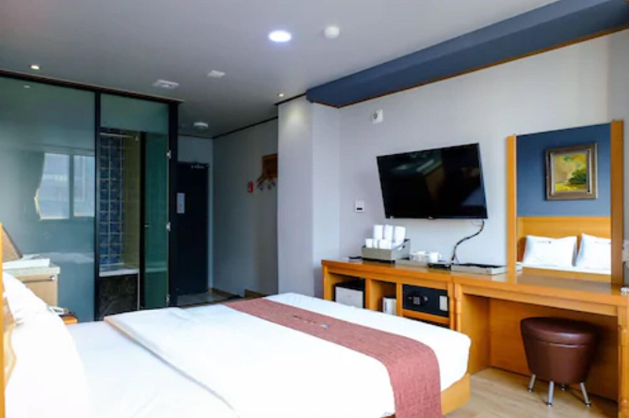 Noah Hotel 3*