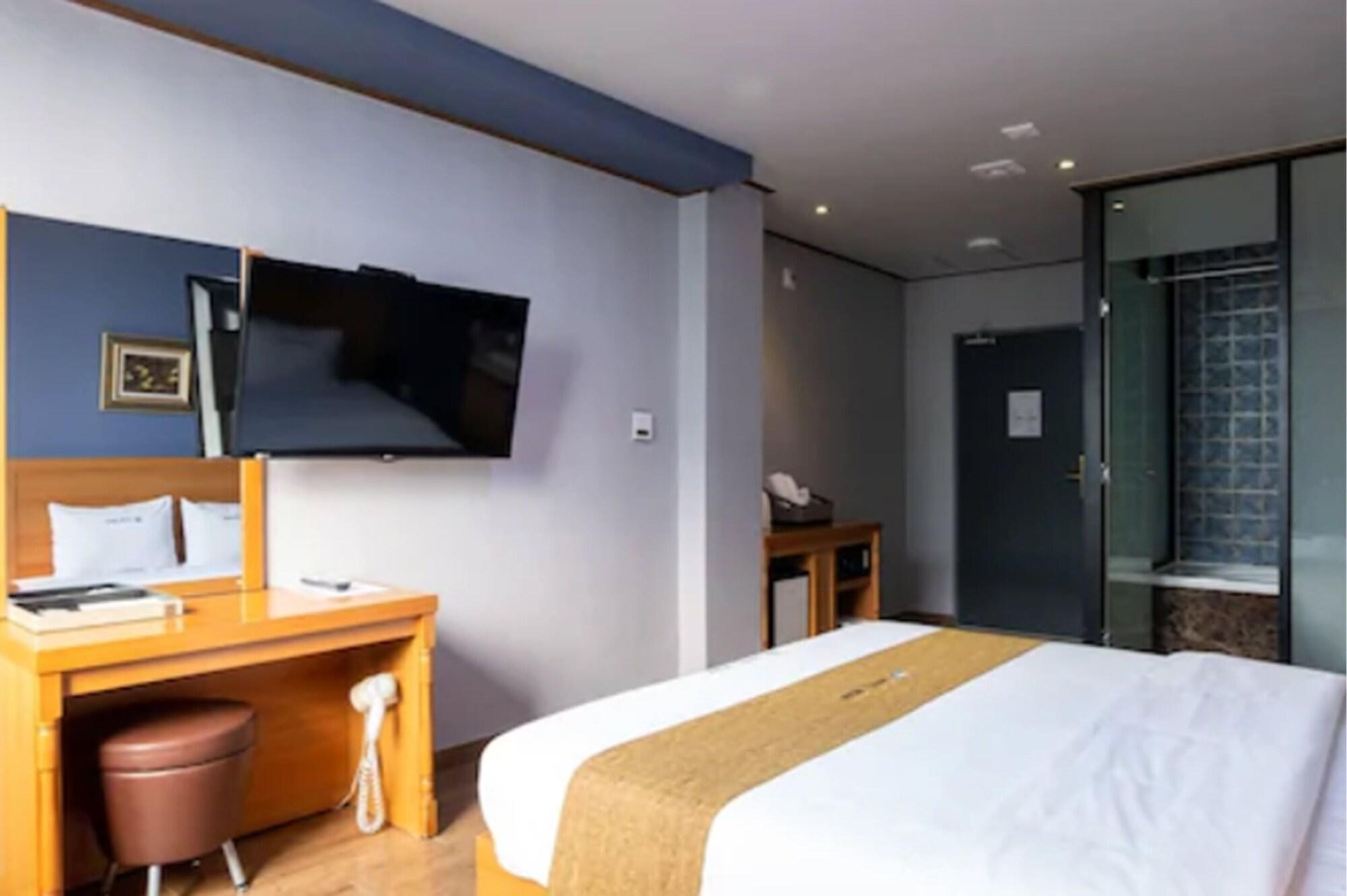 Noah Hotel 3*