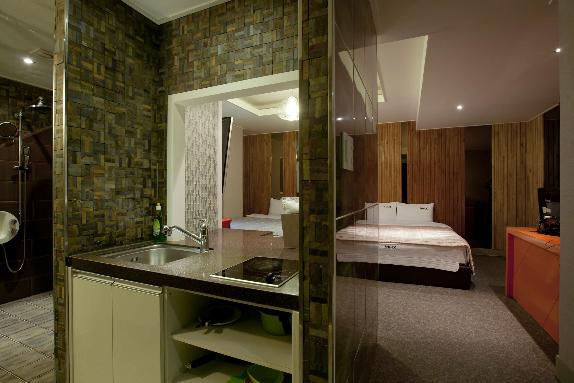Max Hotel 2*