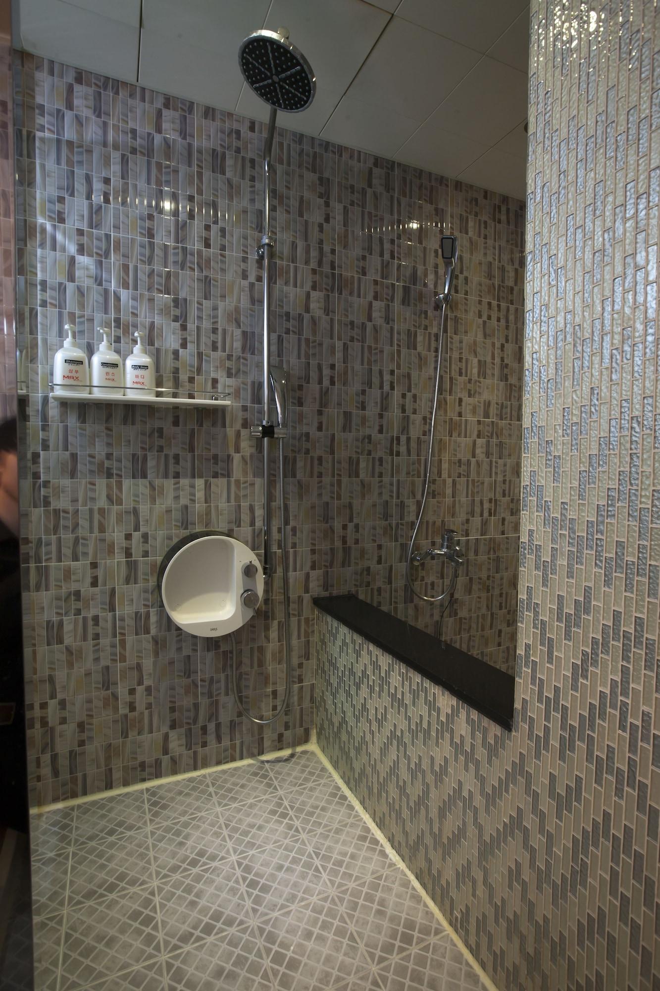 Max Hotel
