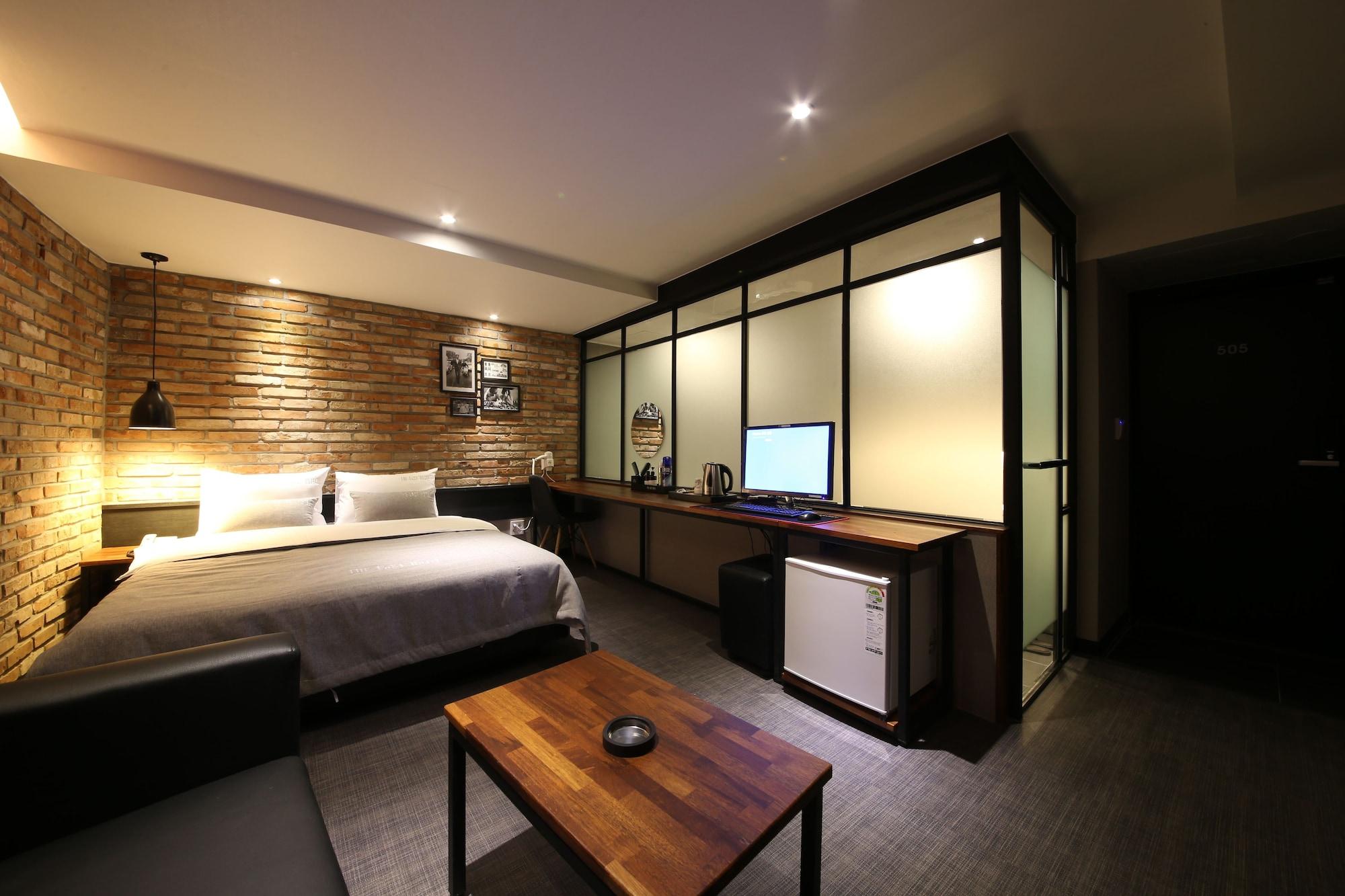 The Last Nampo Hotel
