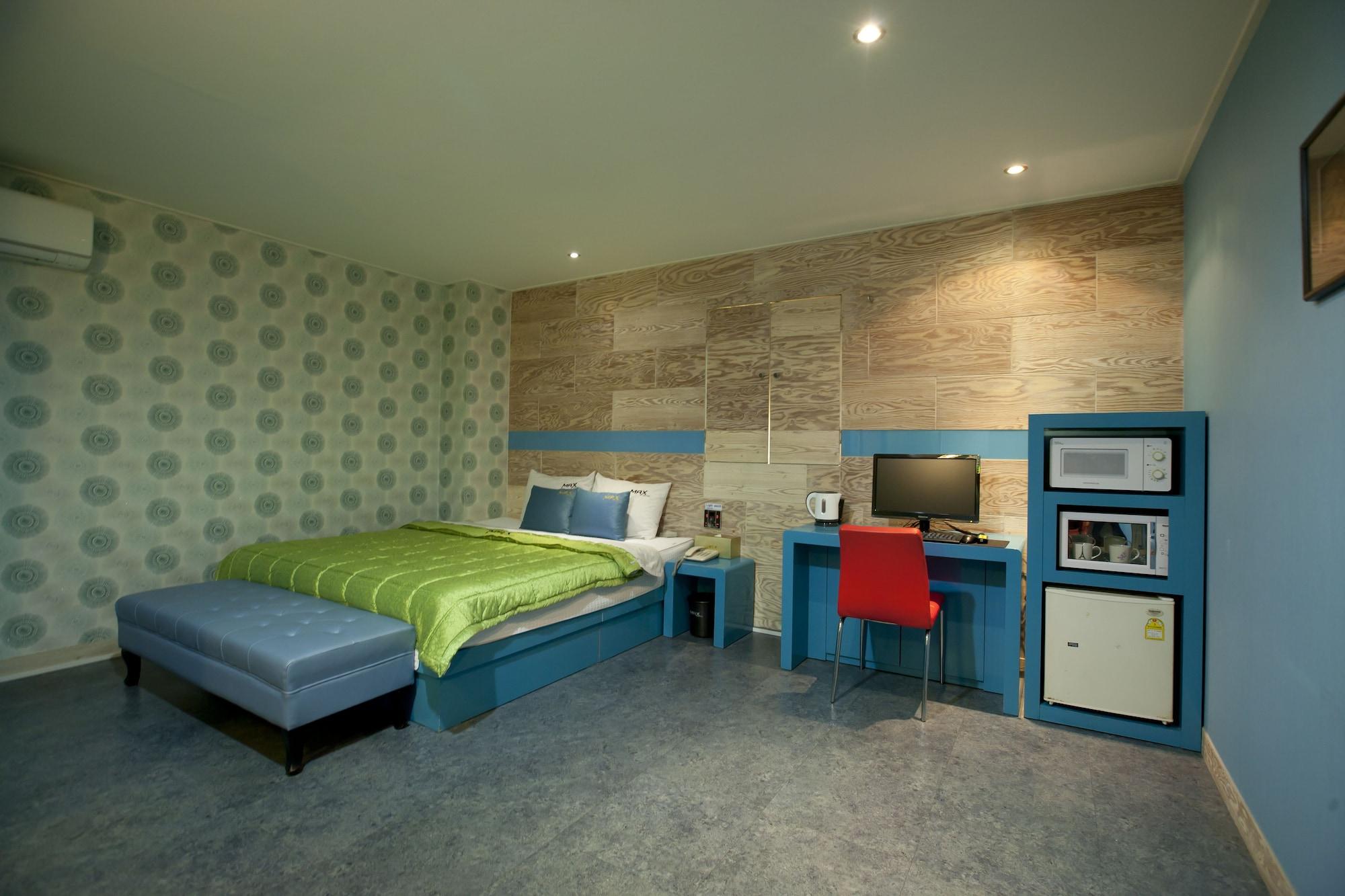 Max Hotel