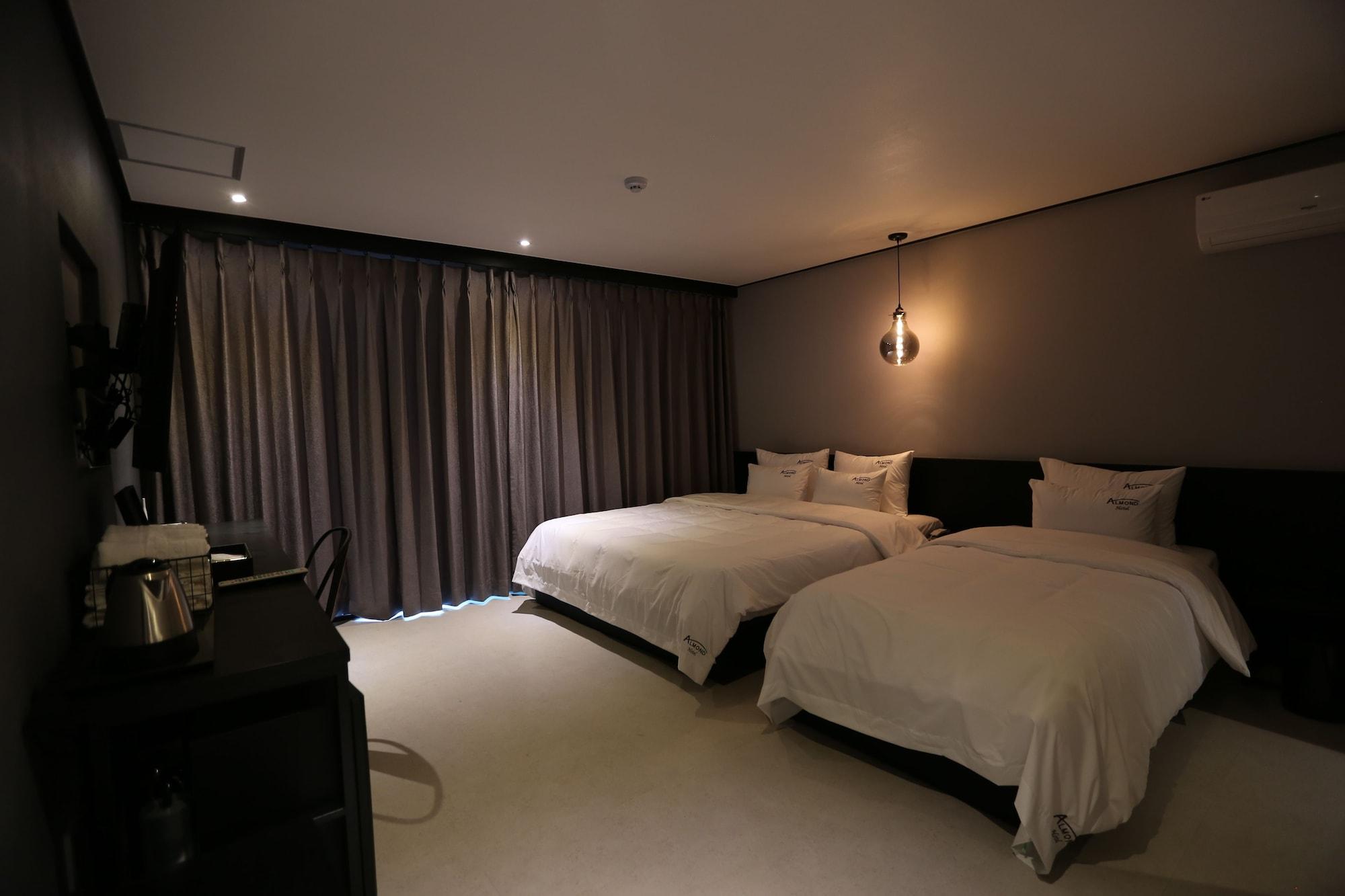 Almond Gupo Station Hotel 2*