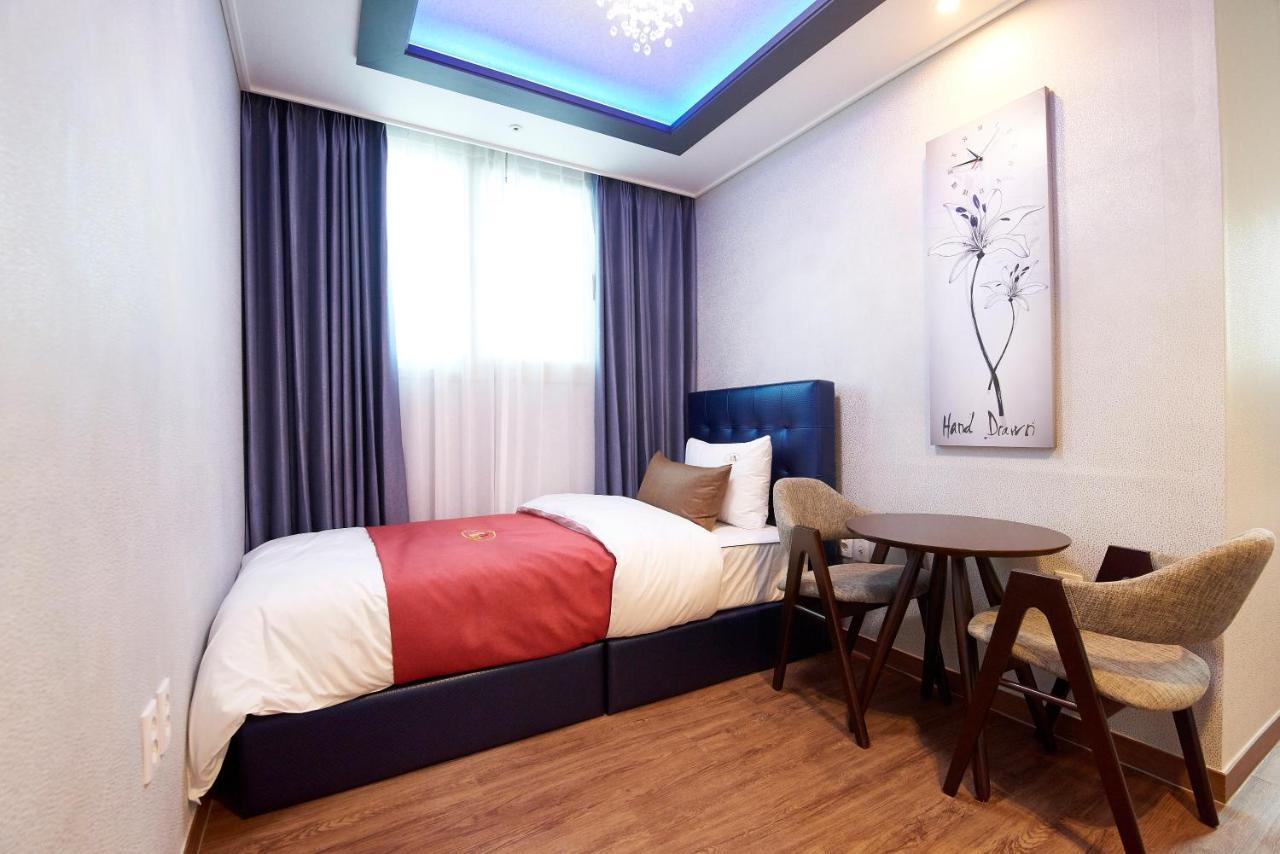 Hotel The Port 2*