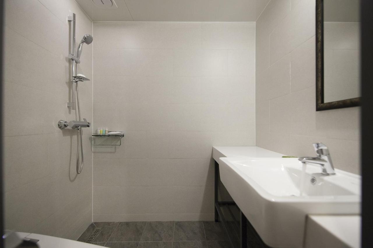 The Gray Hotel 2*