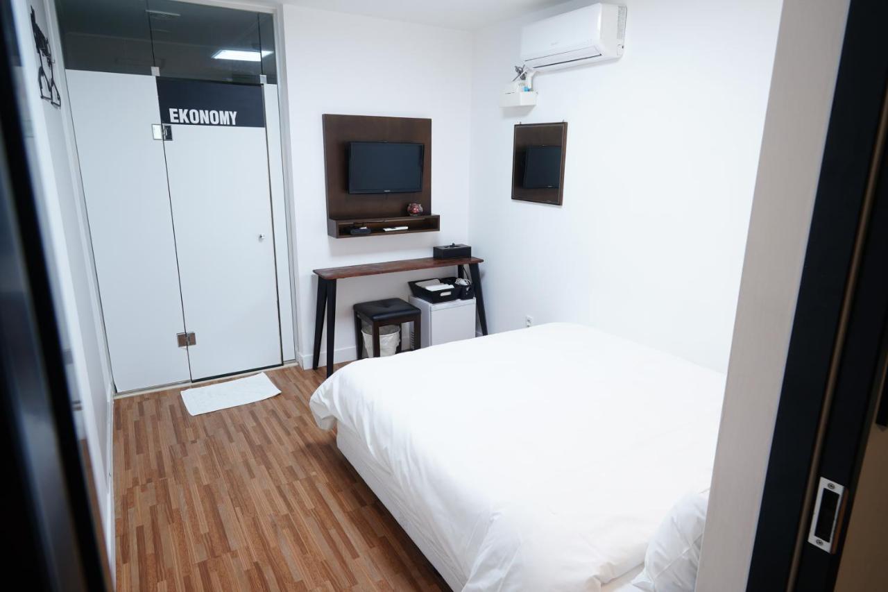 Ekonomy Haeundae Busan