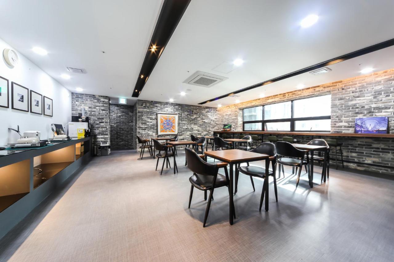 Hotel Seomyeon Brown-dot Gold
