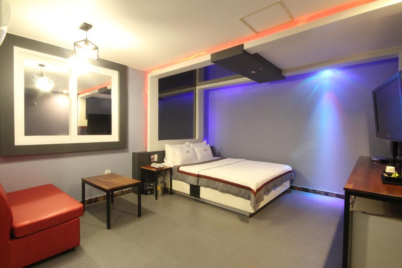 V Motel