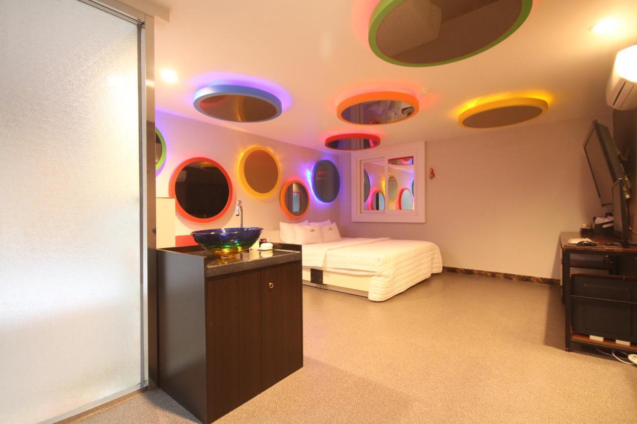 Motel V Busan