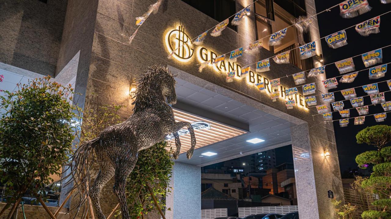 Yeongdo Grandbern Hotel