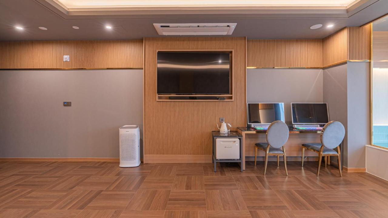 Yeongdo Grandbern Hotel