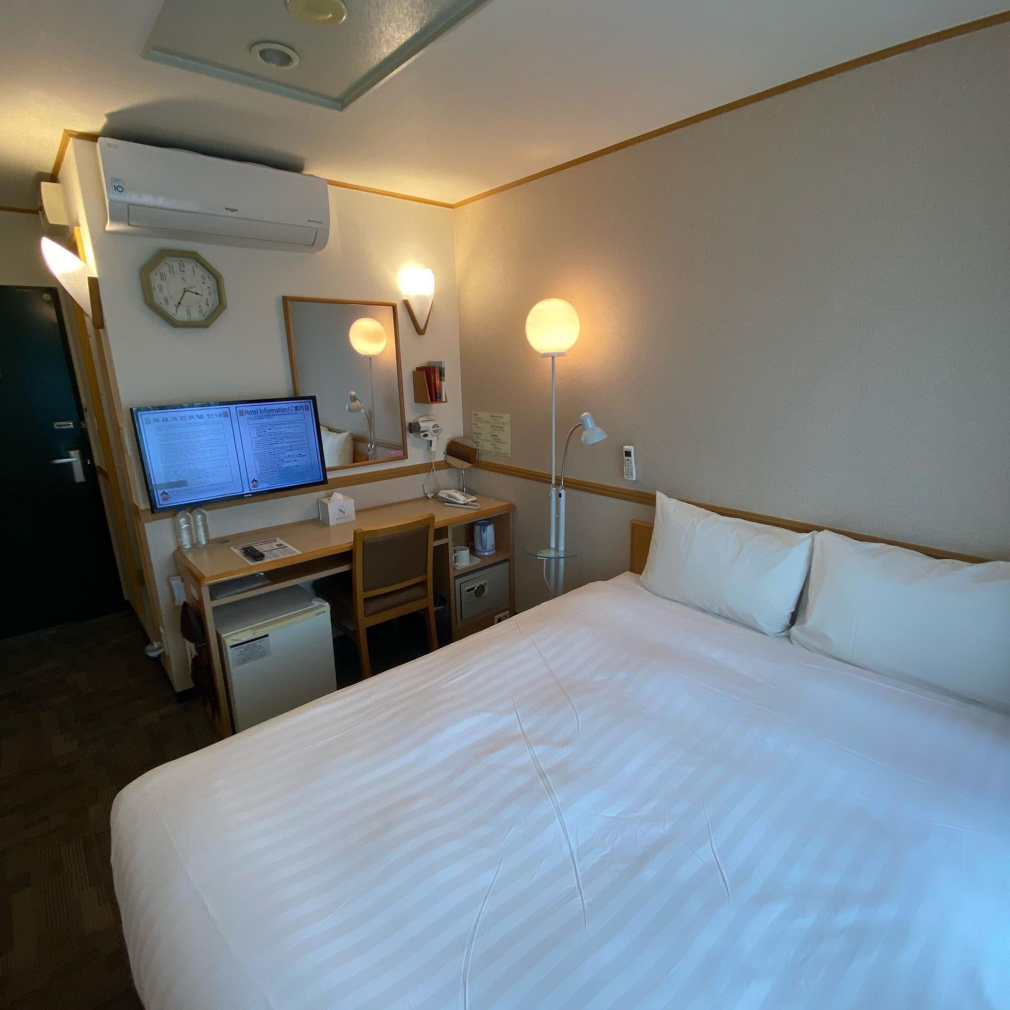 Toyoko Station No.1 Hotel 2*