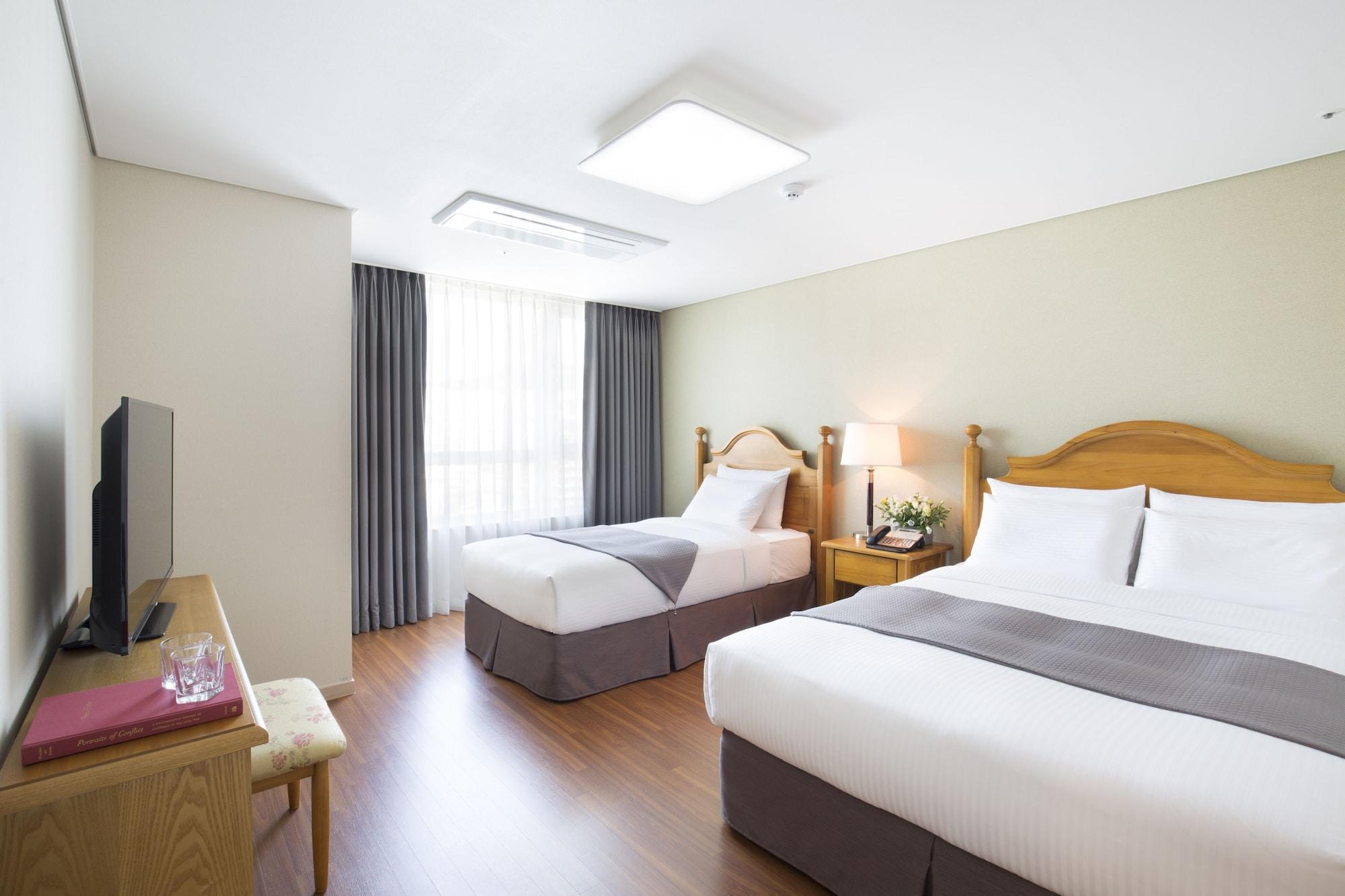 Crown Harbor Hotel 4*