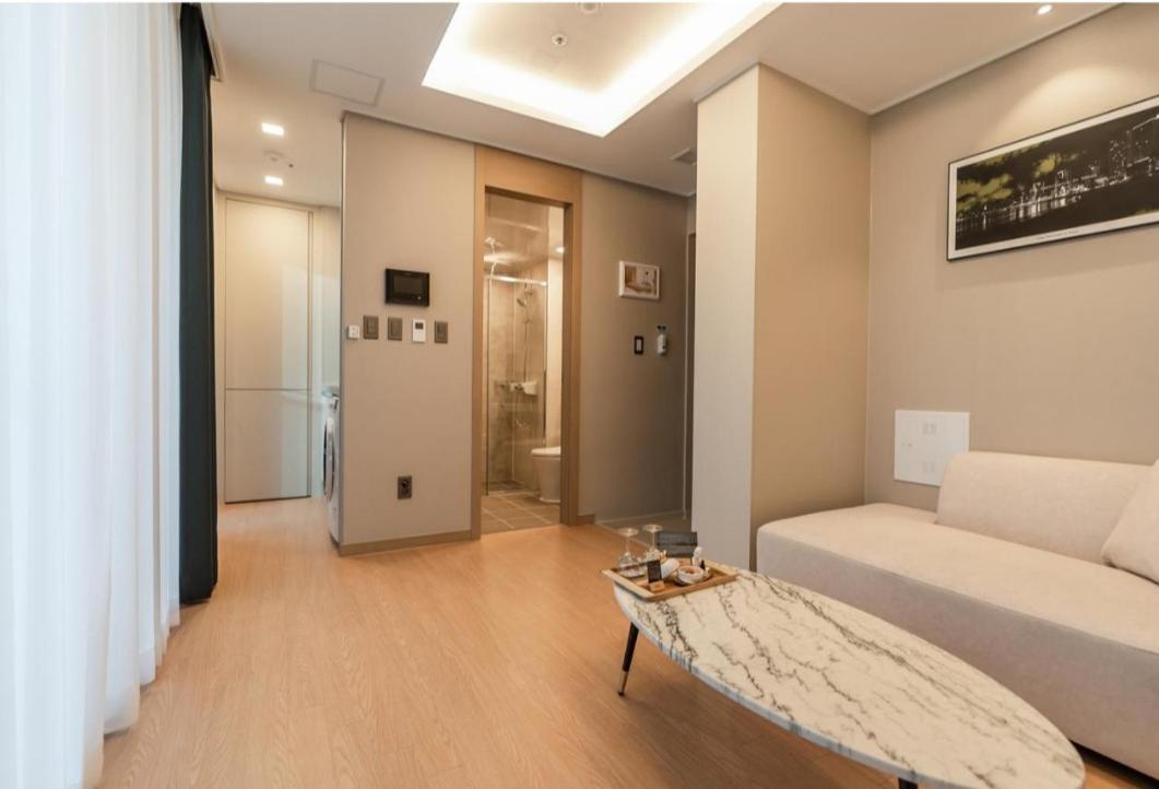 Only One Elbon The Apartment *