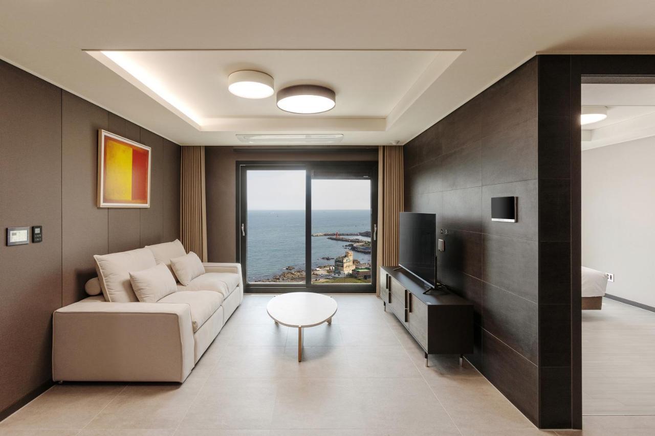 Newcz Osiria * Busan