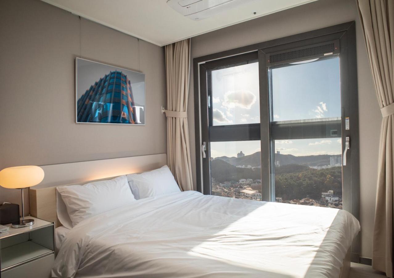 Y Collection By Uh Flat Osiria Busan