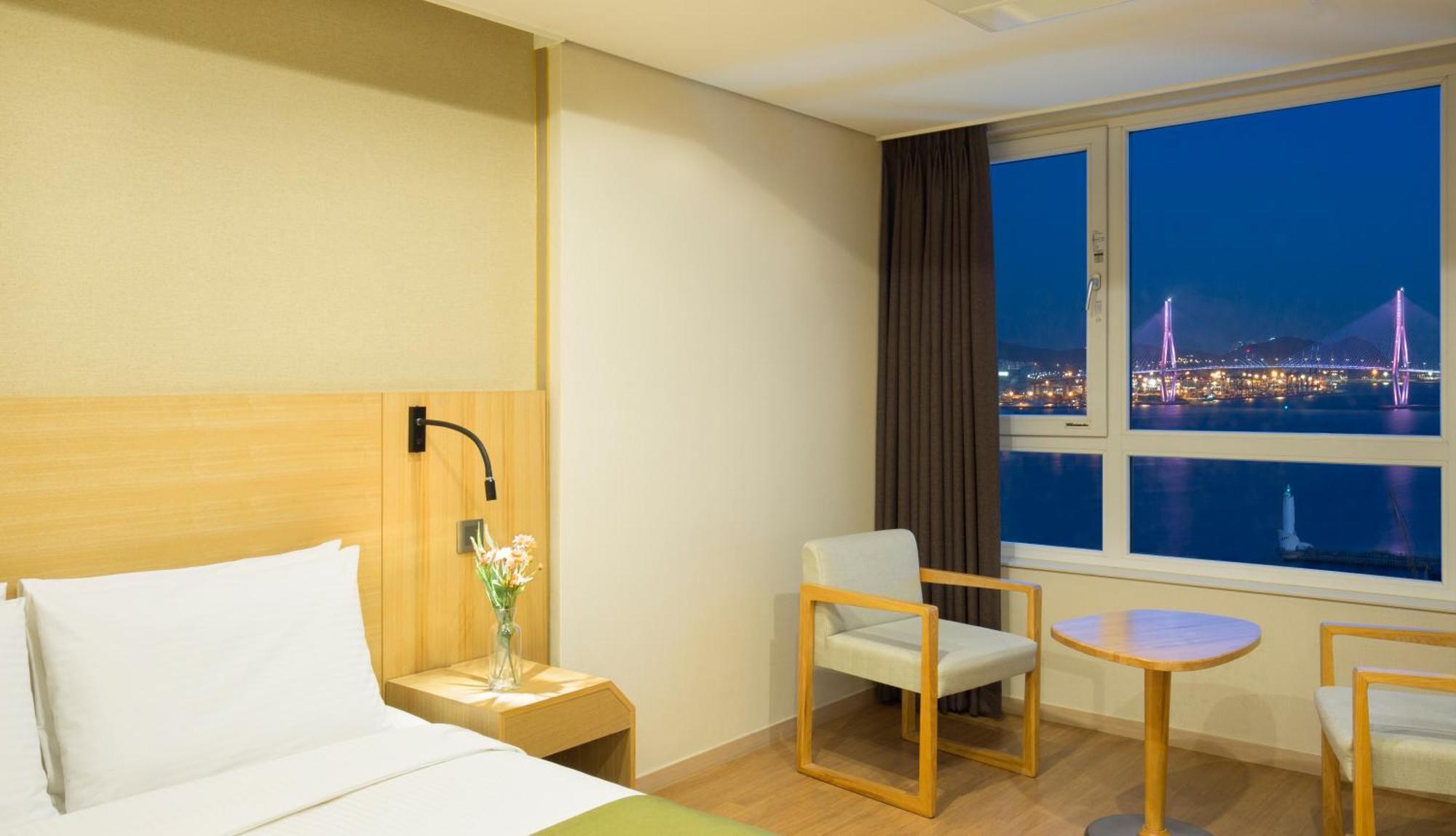 Hotel Crown Harbor