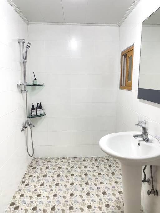 3 Bed With Queen Bed *