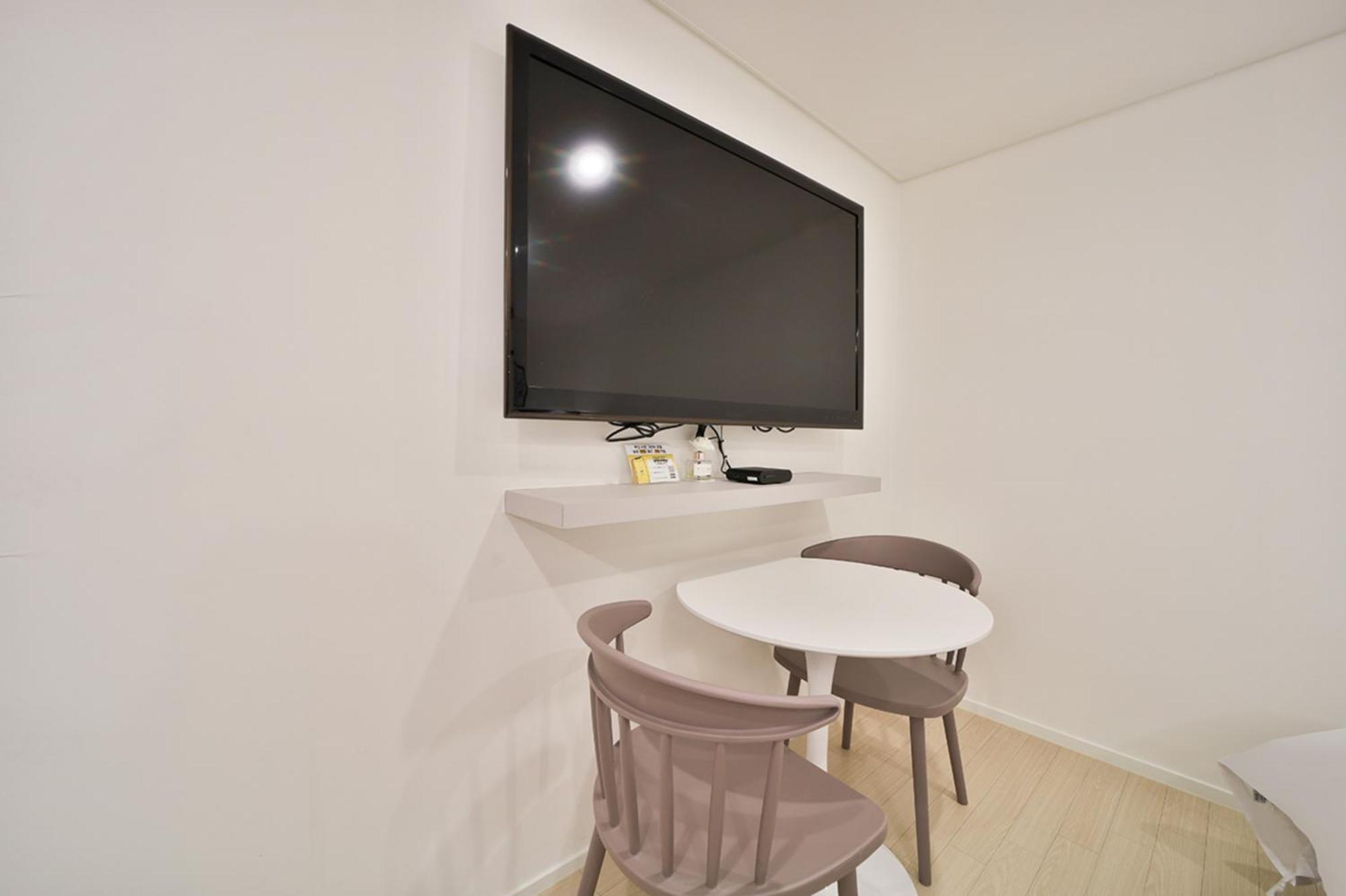 B Seomyeon Hotel *
