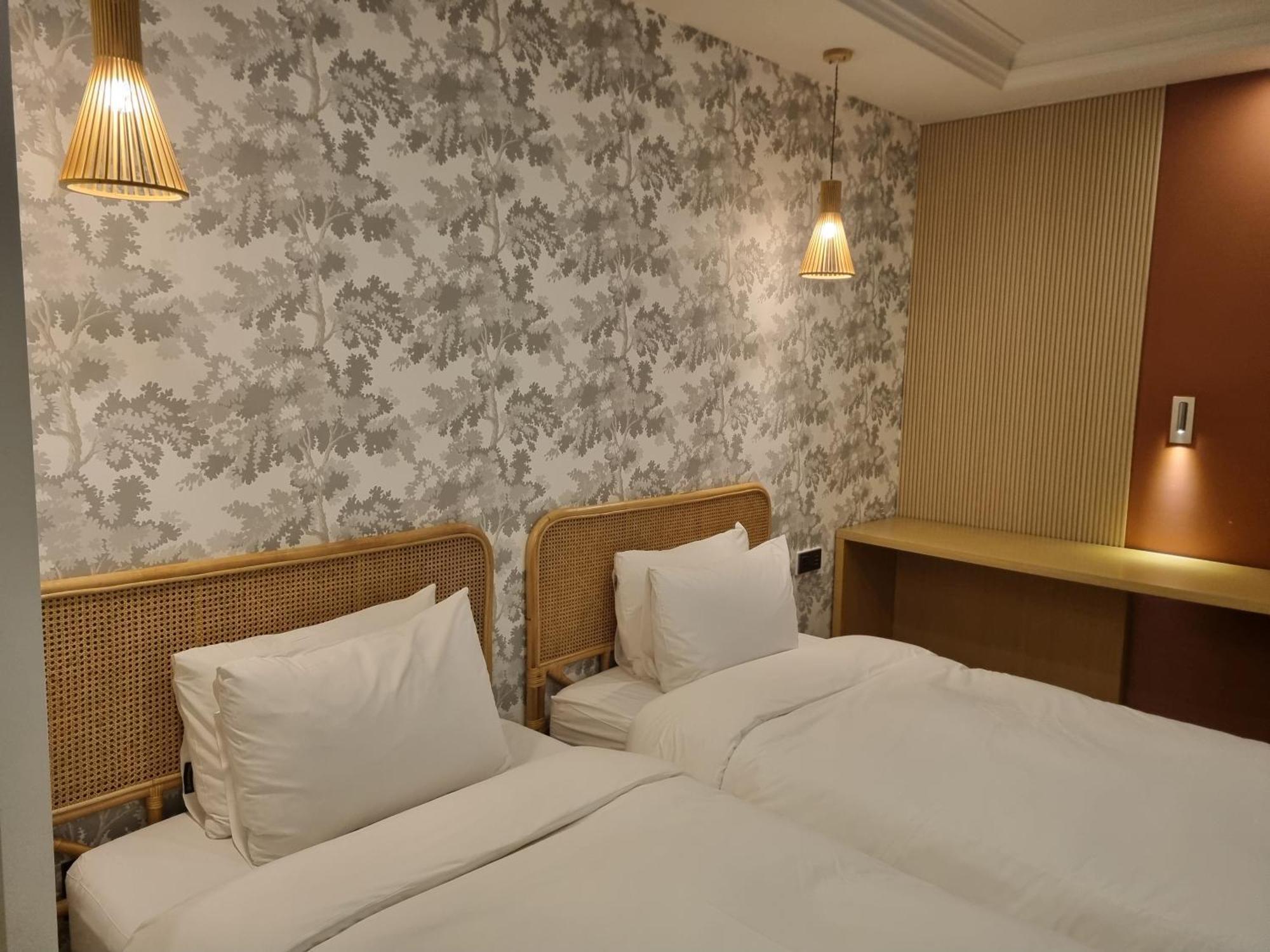 Khách sạn Hound Garden&terrace 2*
