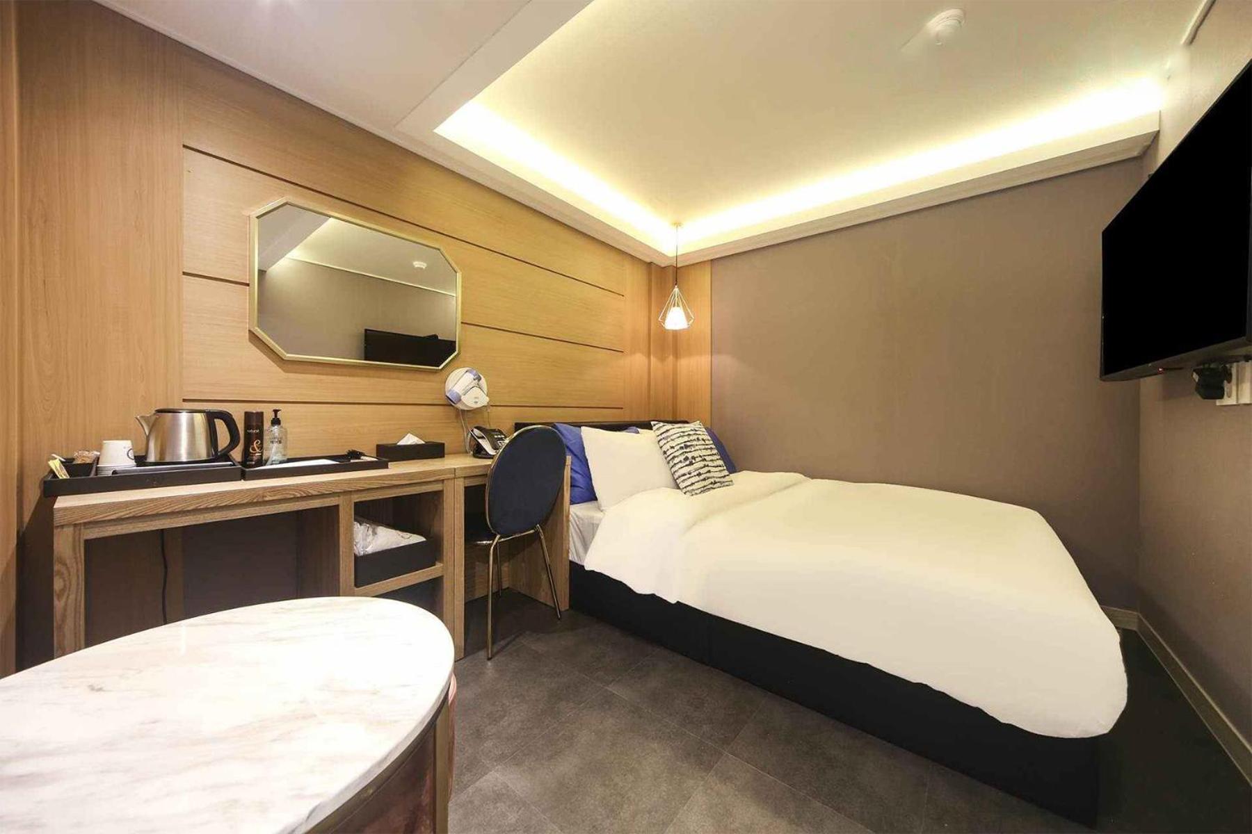 Hotel Bay 202 *