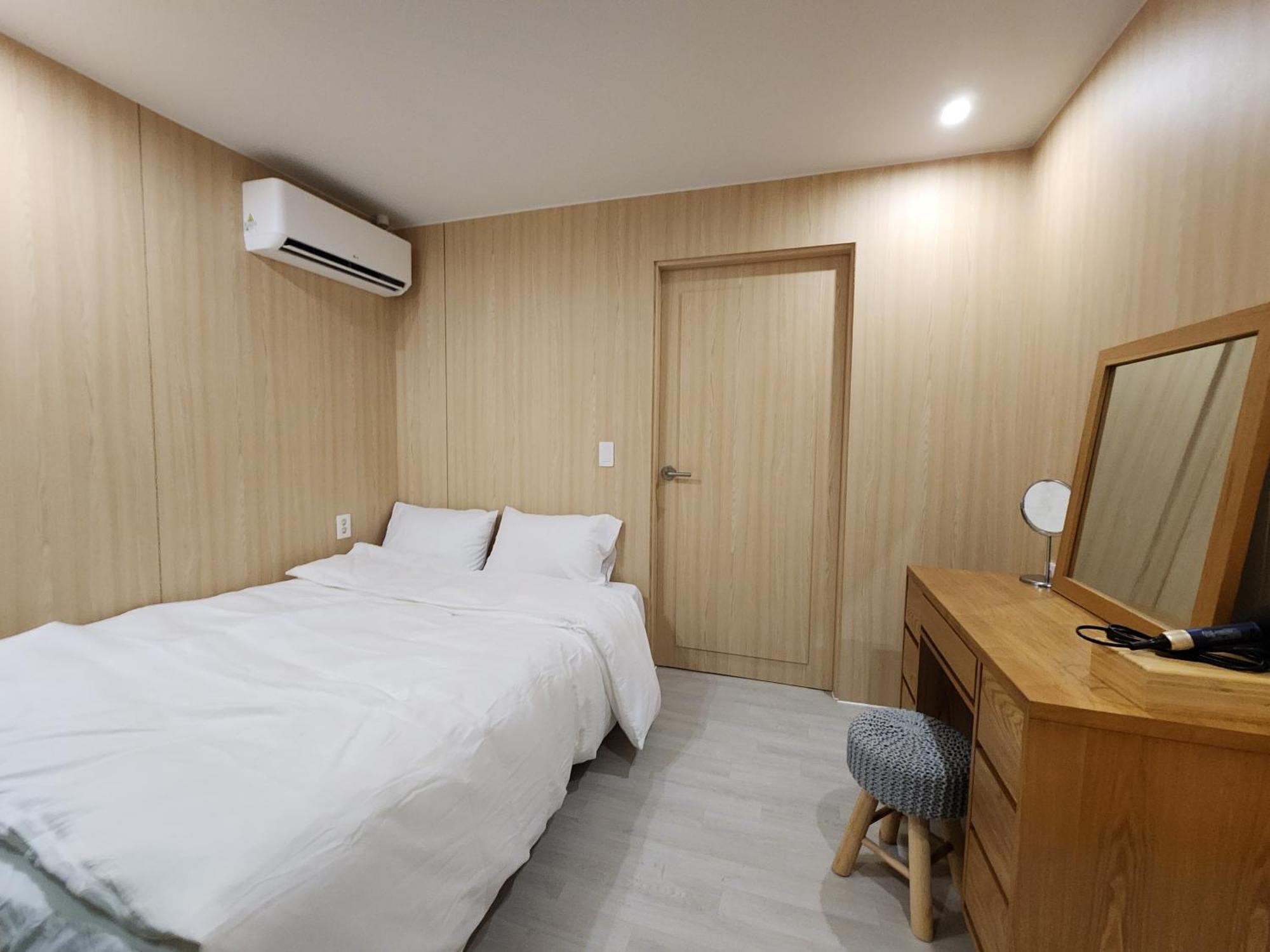 Apartment For 13 Ppl - 5min Walk From Stn - Airport Free Pick-up 3 Day *